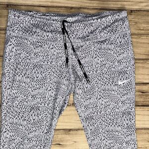 Women’s Nike Epic Run Tight Fit Capri Crop Pant Size XL